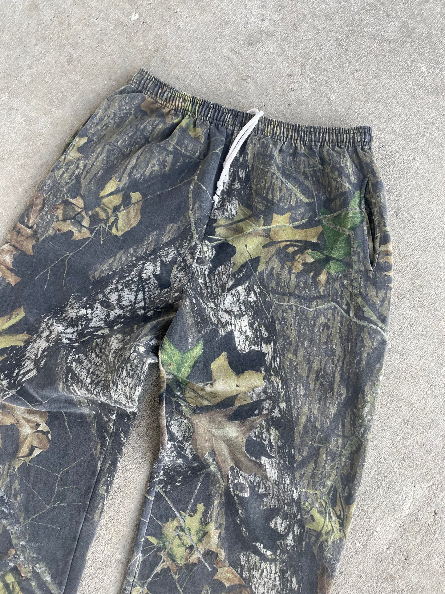 VINTAGE CAMO SWEATPANTS XL